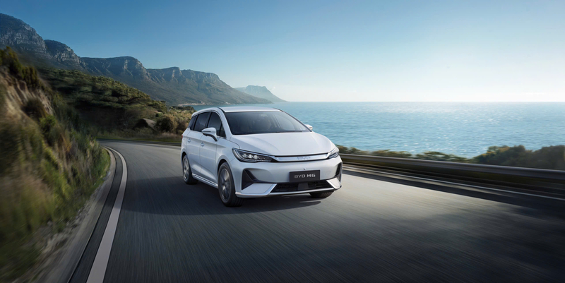 Giá xăng biến động, mẫu xe thuần điện BYD M6 được nhiều gia đình quan tâm